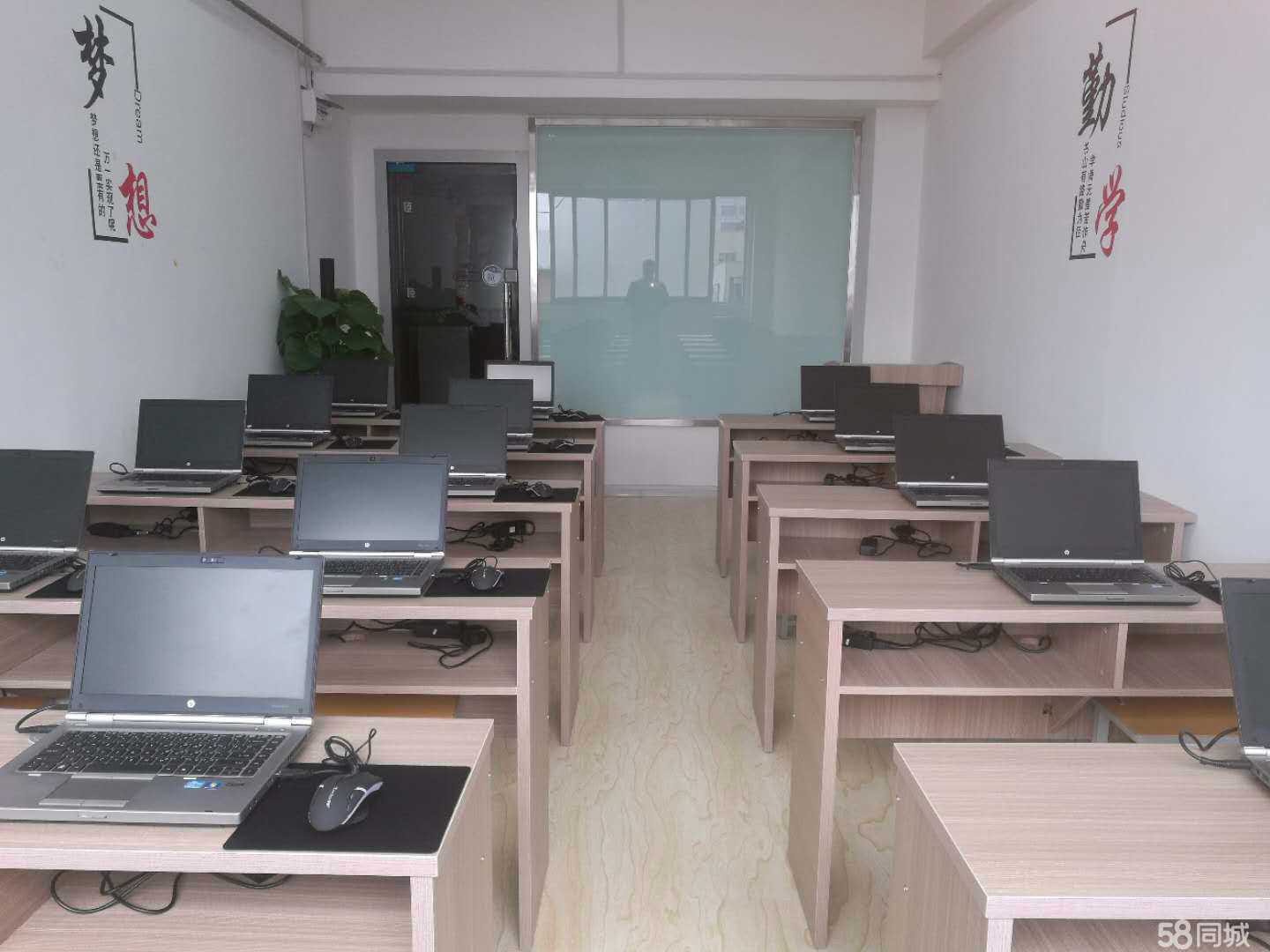 教育咨詢服務(wù)的新模式——以廣州鎧諾教育咨詢平頂山分公司為例